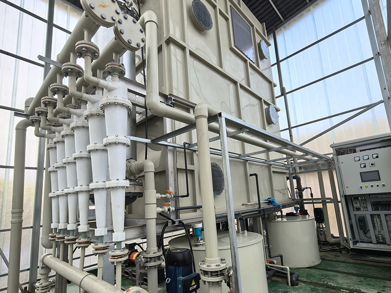 A titanium plate production company produces 8 tons of titanium plate cleaning waste acid every day